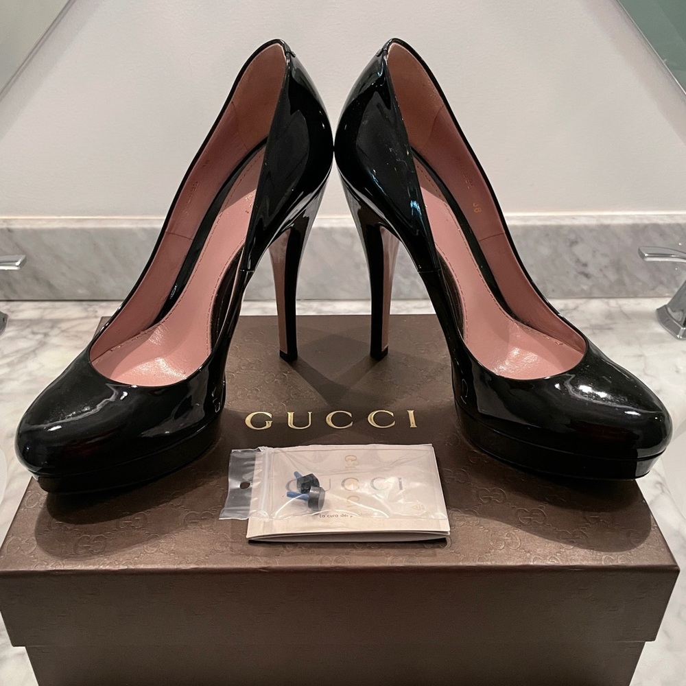 Sexy black patent leather platform Gucci pumps